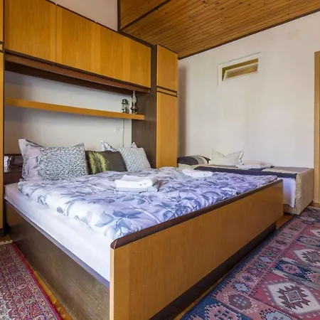 In 14205 Apartment